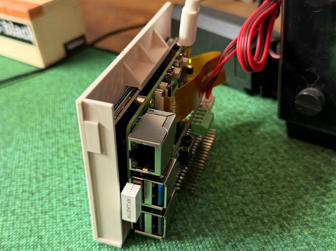 The back of the fit test, with the Pi and audio HAT hanging off the display and resting on the printed shelf
